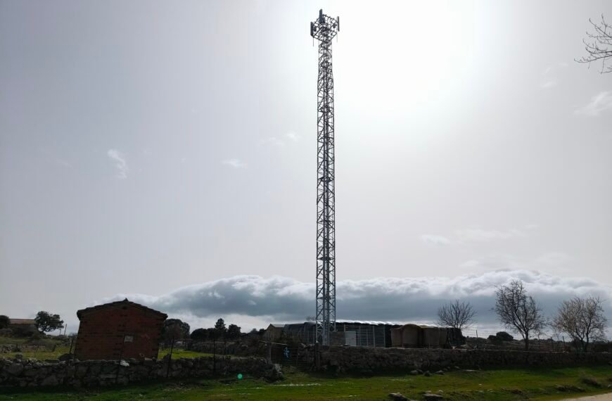 Antena de Cobertura de Telefonía Móvil